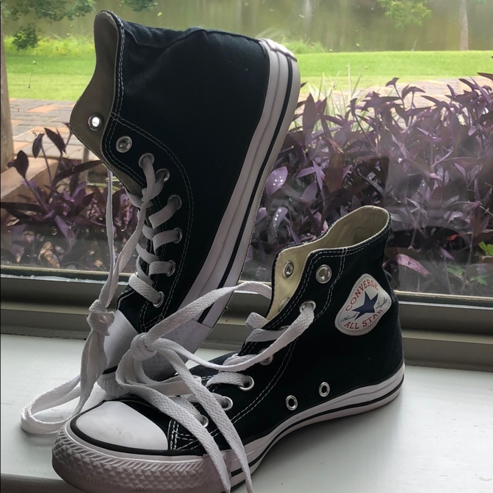Very gently worn Black high top converse